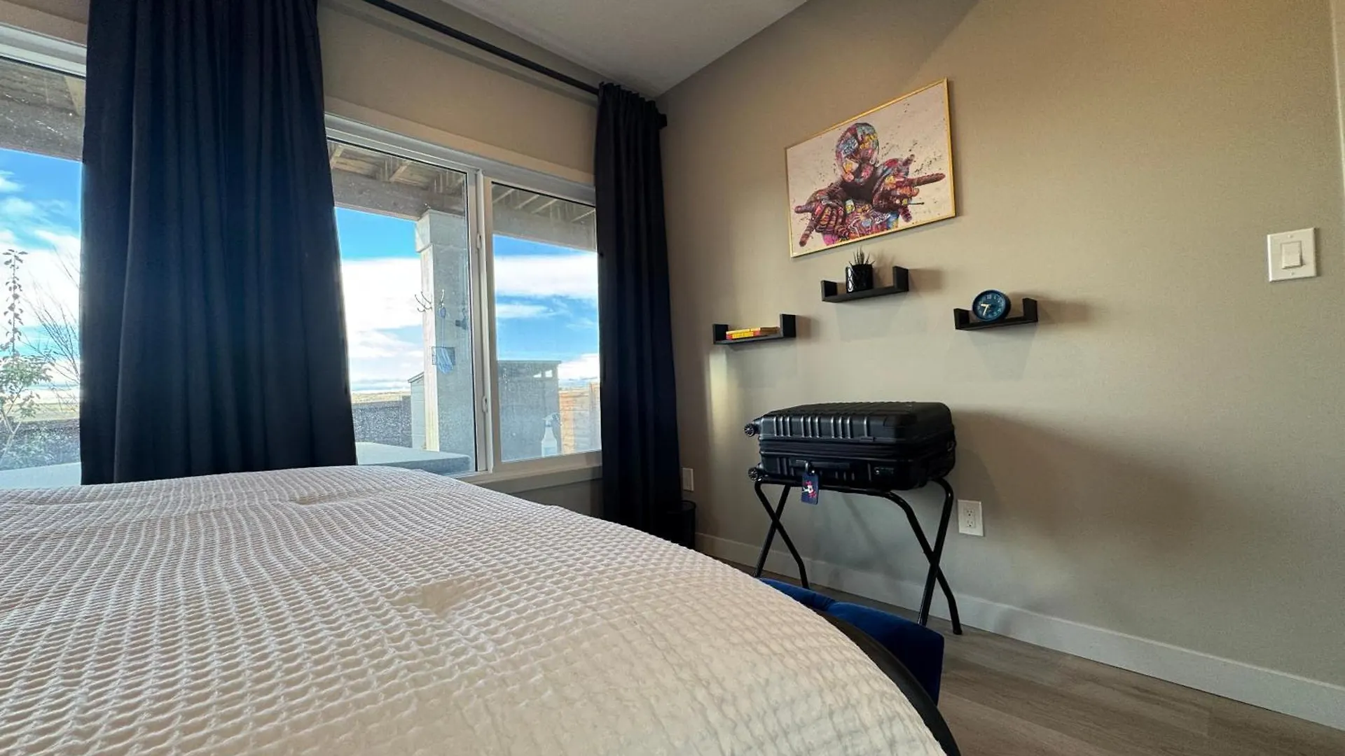 1Br Suite With Patio, Full Kitchen & Free Parking YYC 0*,  Canada