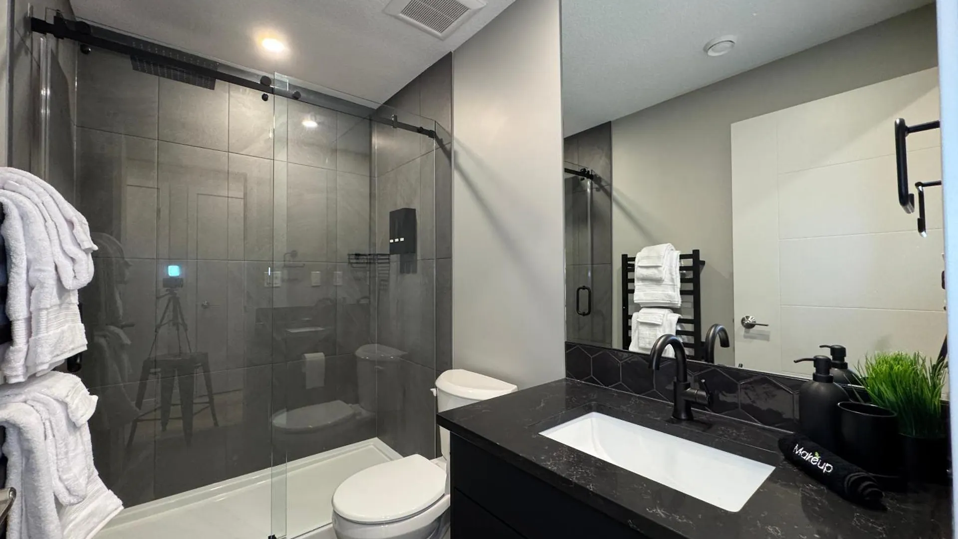 1Br Suite With Patio, Full Kitchen & Free Parking YYC