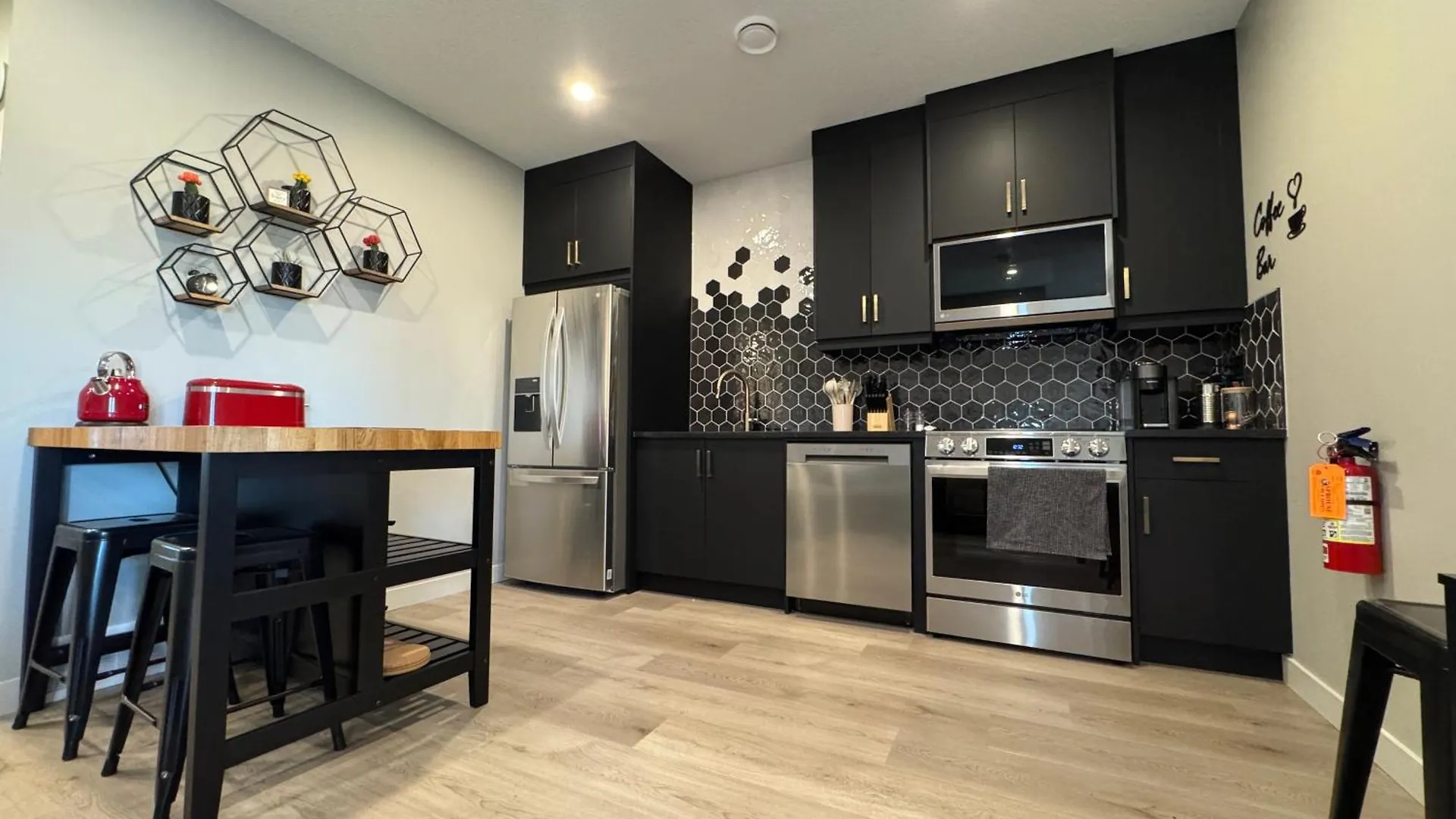 Appartamento 1Br Suite With Patio, Full Kitchen & Free Parking YYC
